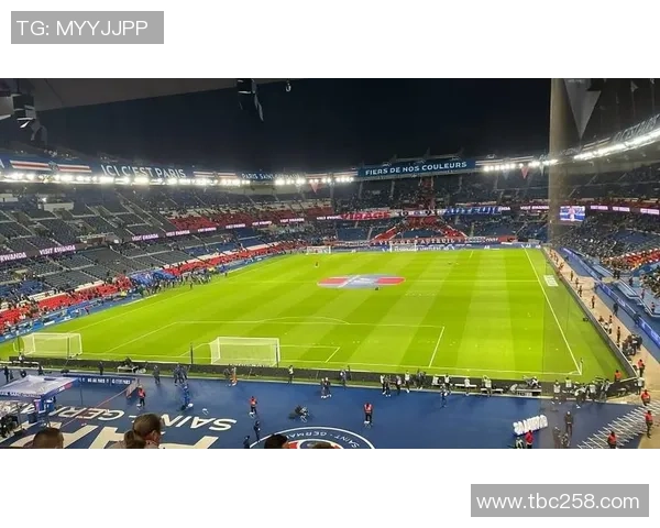 足球小料揭秘：那些你不知道的球场趣事与传奇瞬间